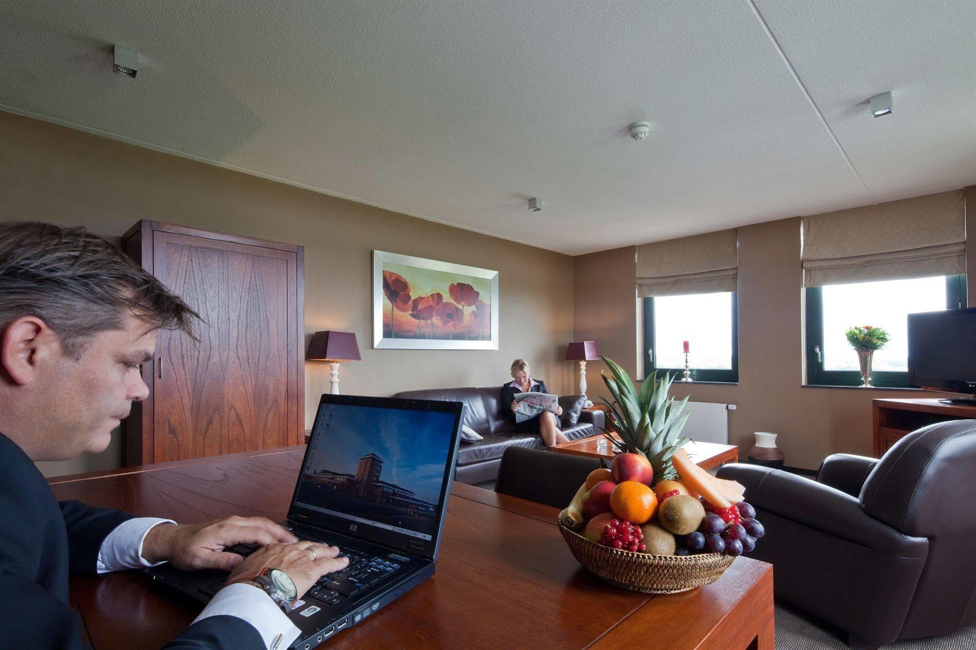 Hotel Van Der Valk Wolvega-Heerenveen Bagian luar foto